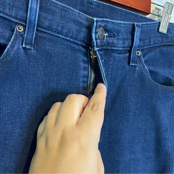 Women’s Levi’s Dark Wash Cropped Jeans size 10 - Picture 2 of 7